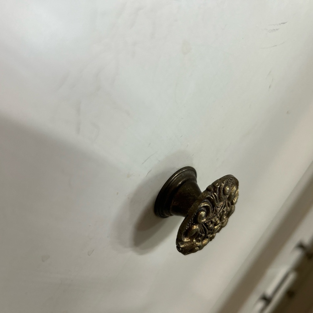 Drawer pull knobs - Picture 3 of 6